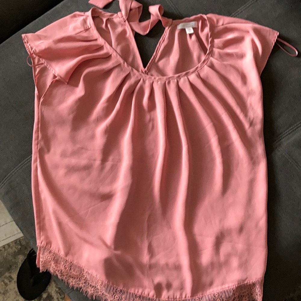 A cute pink blouse!